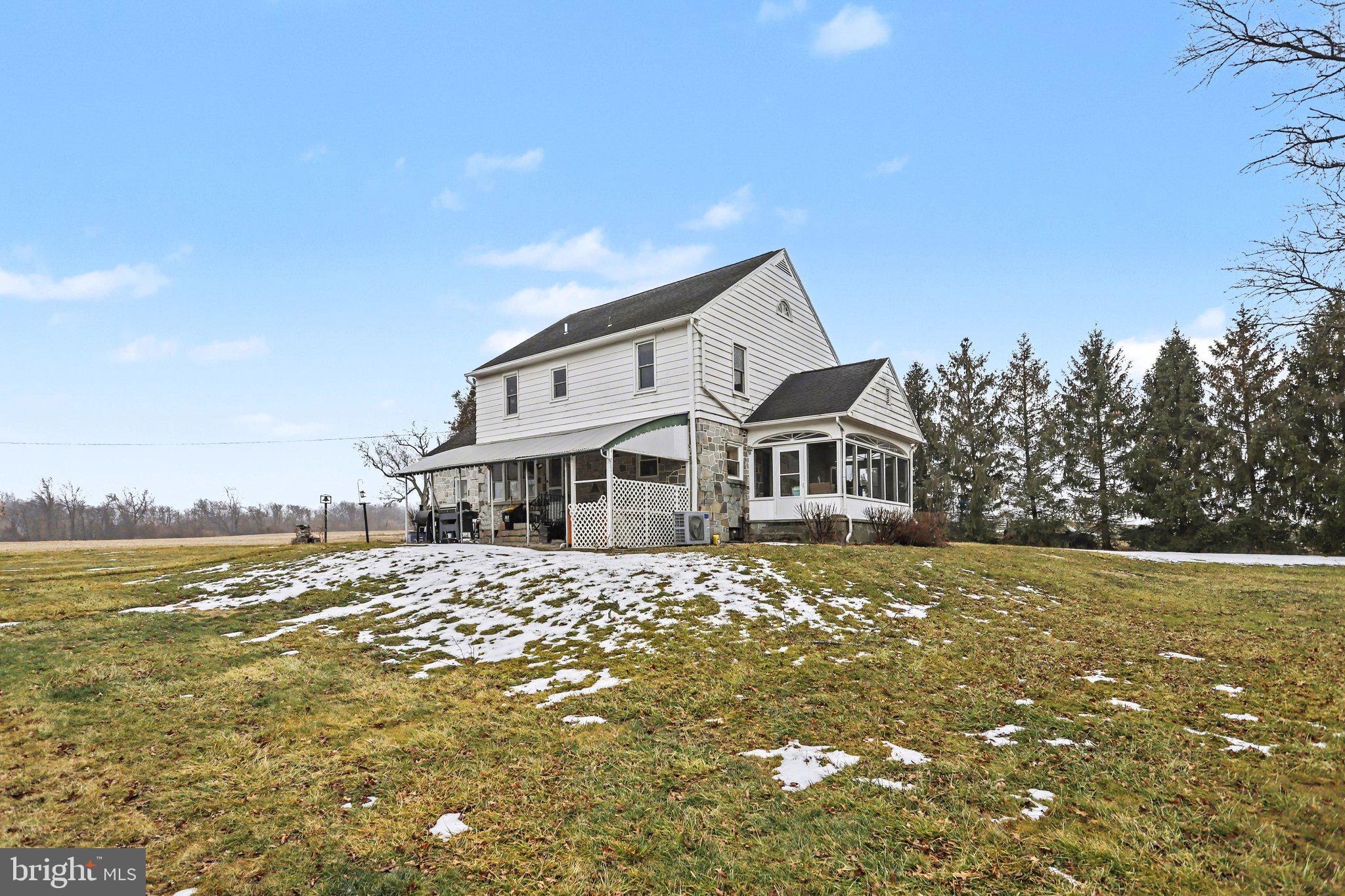 1068 GRANDVIEW ROAD