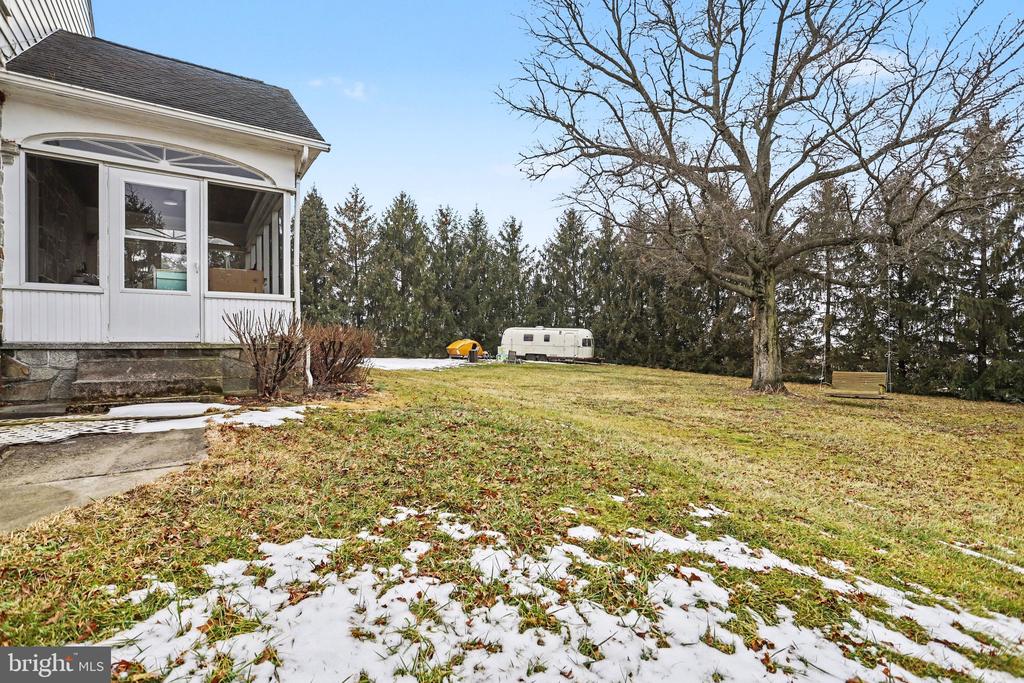 1068 GRANDVIEW ROAD