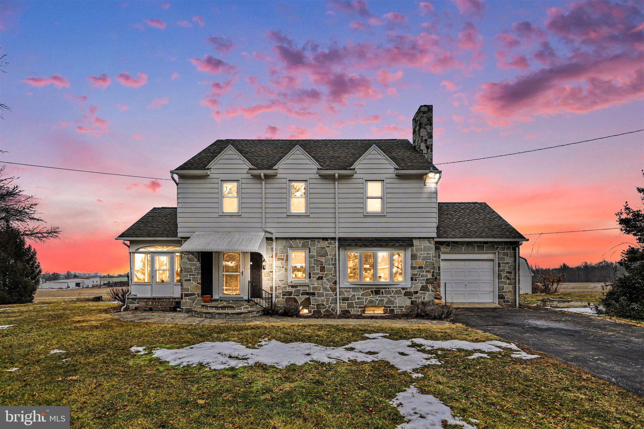 1068 GRANDVIEW ROAD
