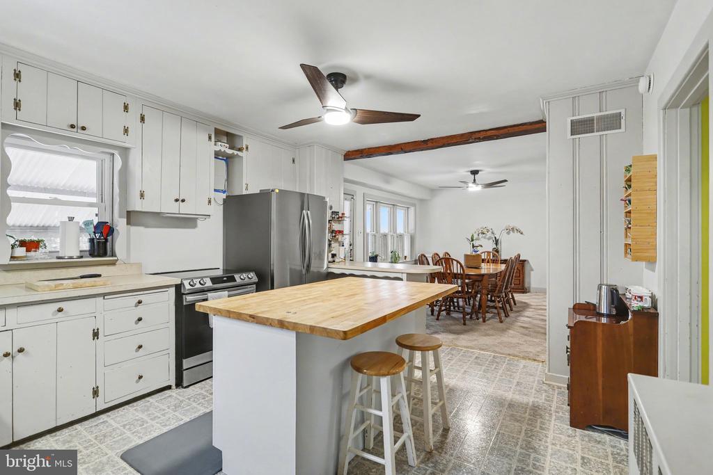 1068 GRANDVIEW ROAD