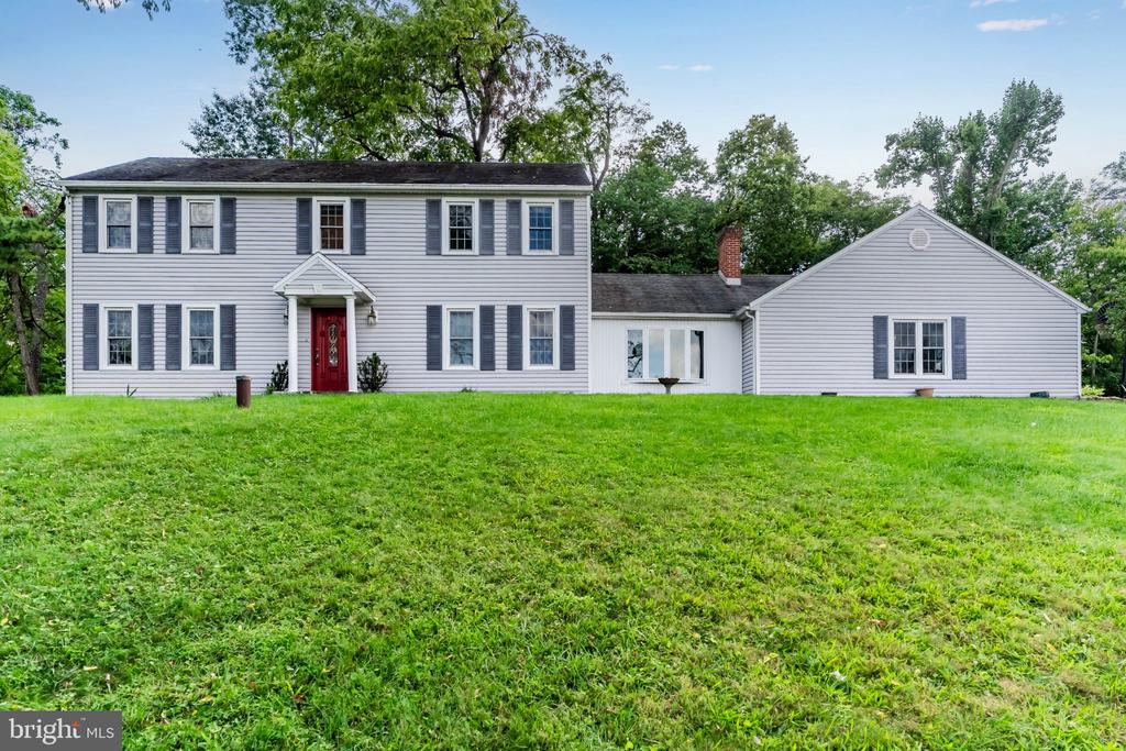 8 HOLLY DRIVE
