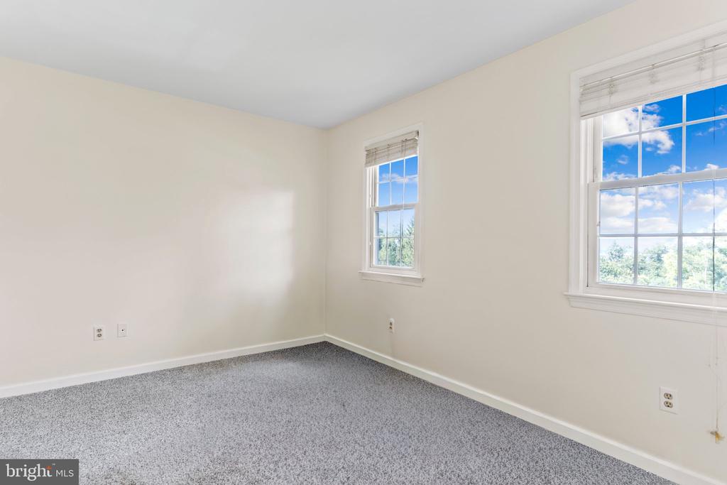 8 HOLLY DRIVE