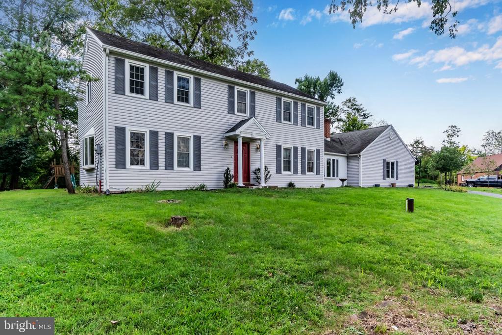 8 HOLLY DRIVE