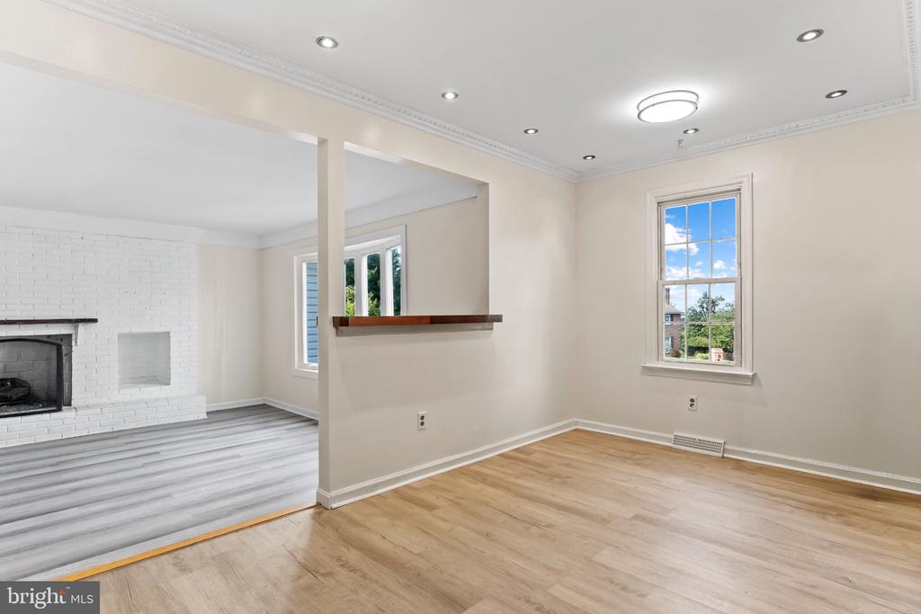 8 HOLLY DRIVE