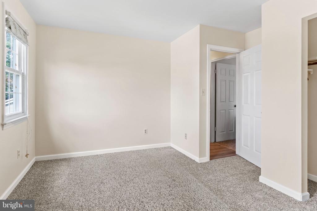 8 HOLLY DRIVE
