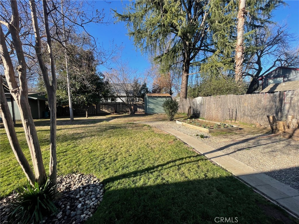 228 W 8th Avenue