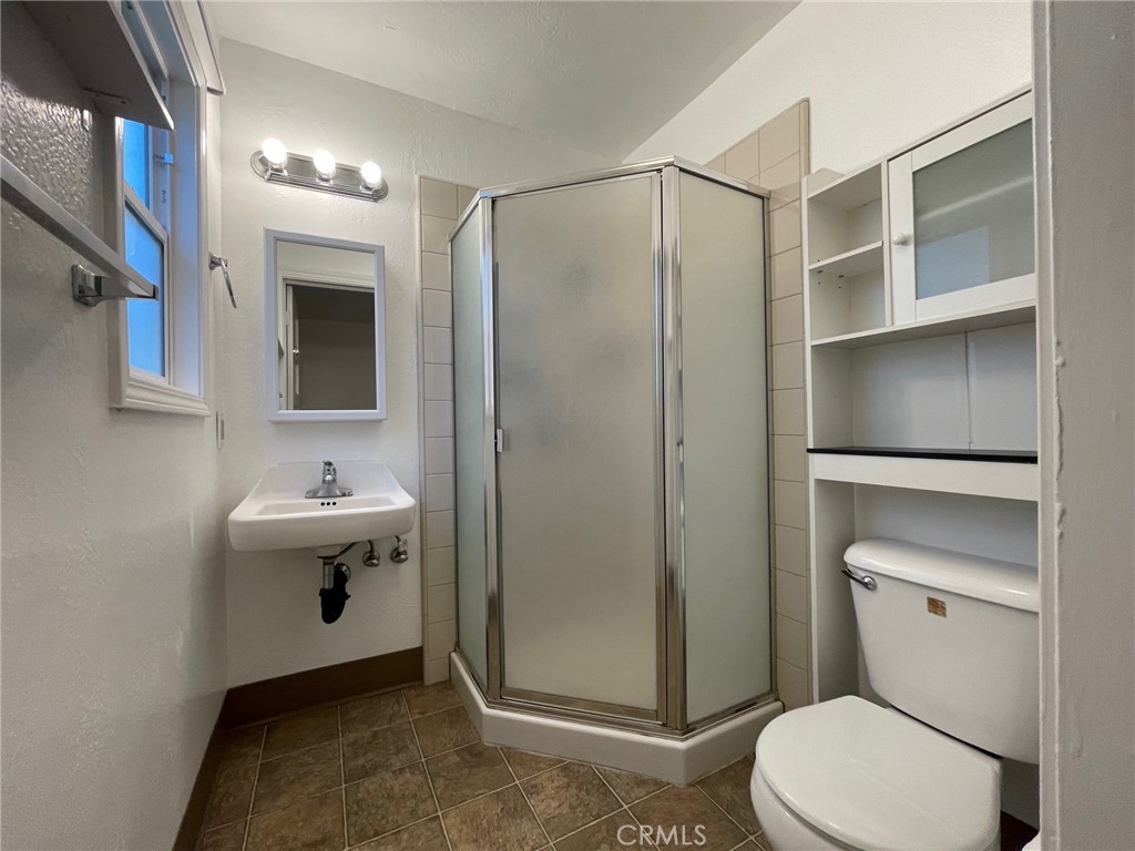 228 W 8th Avenue