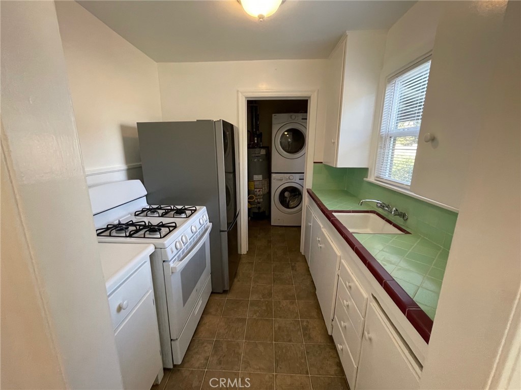 228 W 8th Avenue