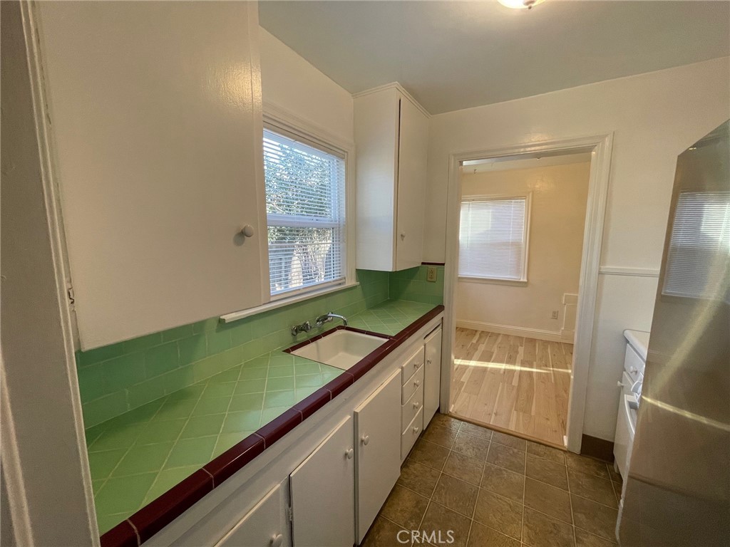 228 W 8th Avenue