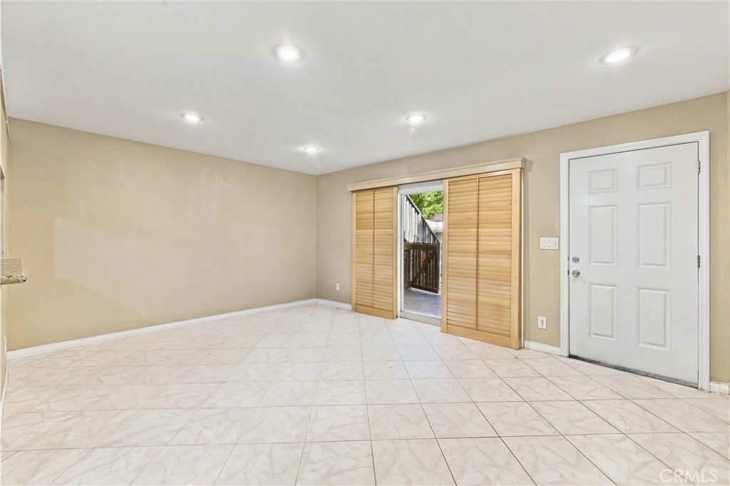 1123 Sepulveda J101