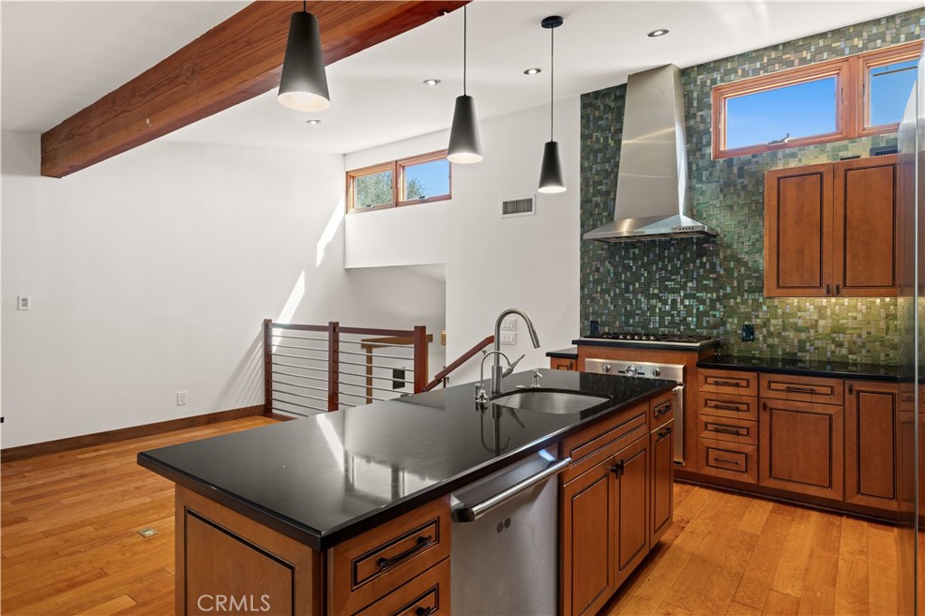 2333 Vista Huerta