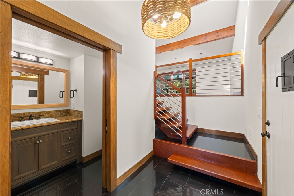2333 Vista Huerta
