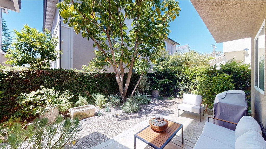 2531 Santa Ana Avenue