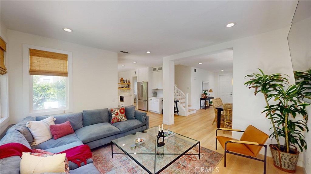 2531 Santa Ana Avenue