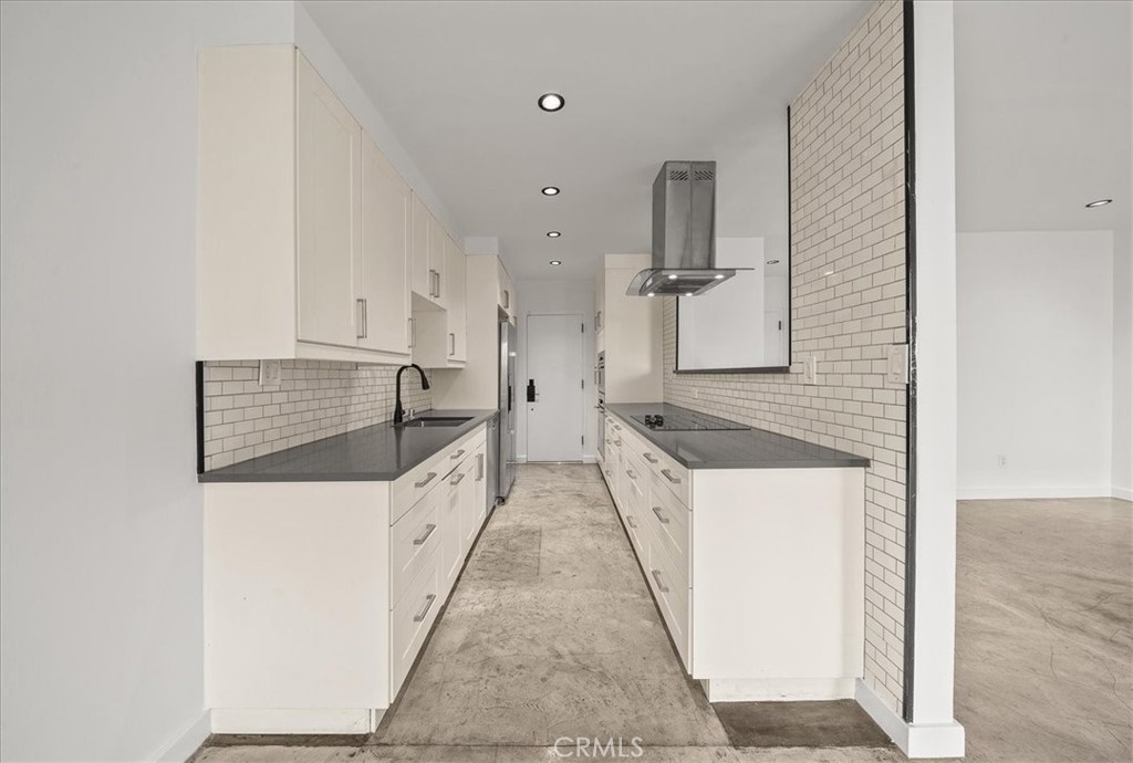 1045 N Kings Road 104