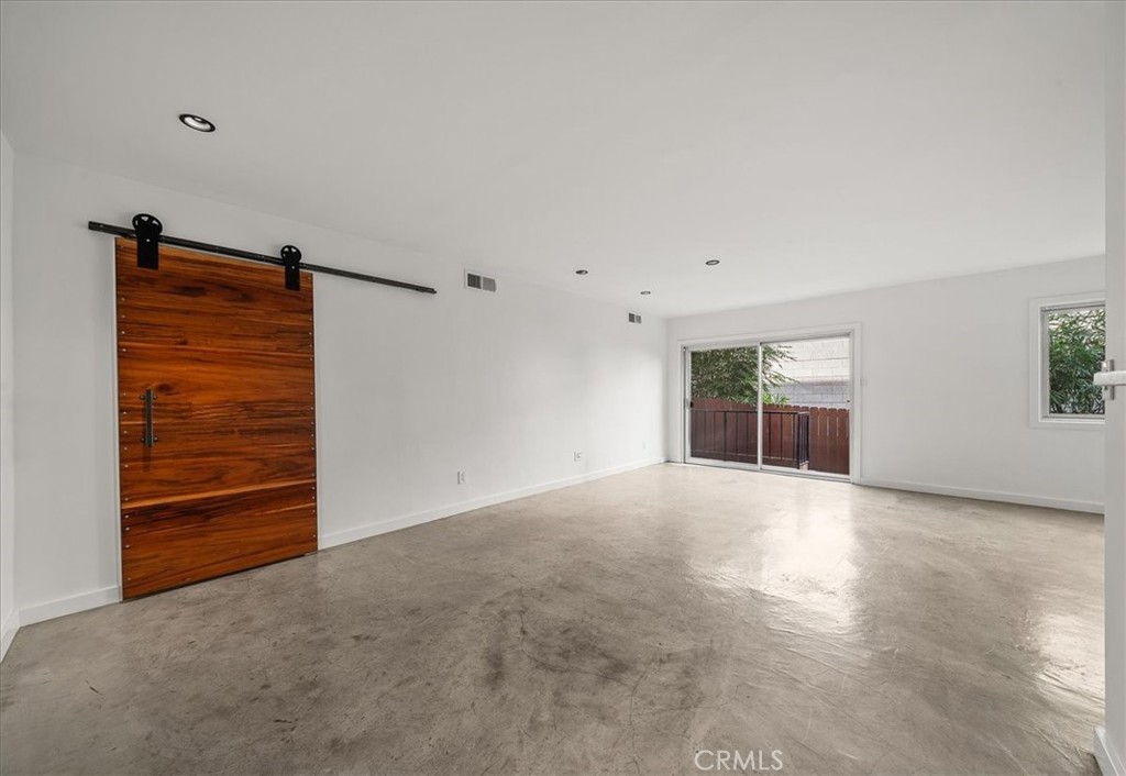 1045 N Kings Road 104