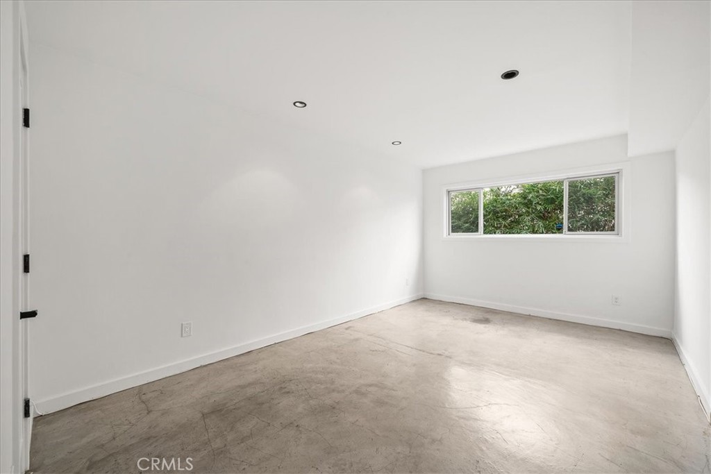 1045 N Kings Road 104