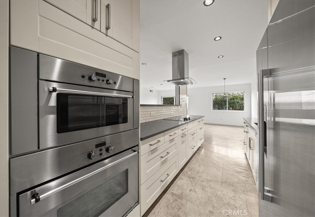 1045 N Kings Road 104