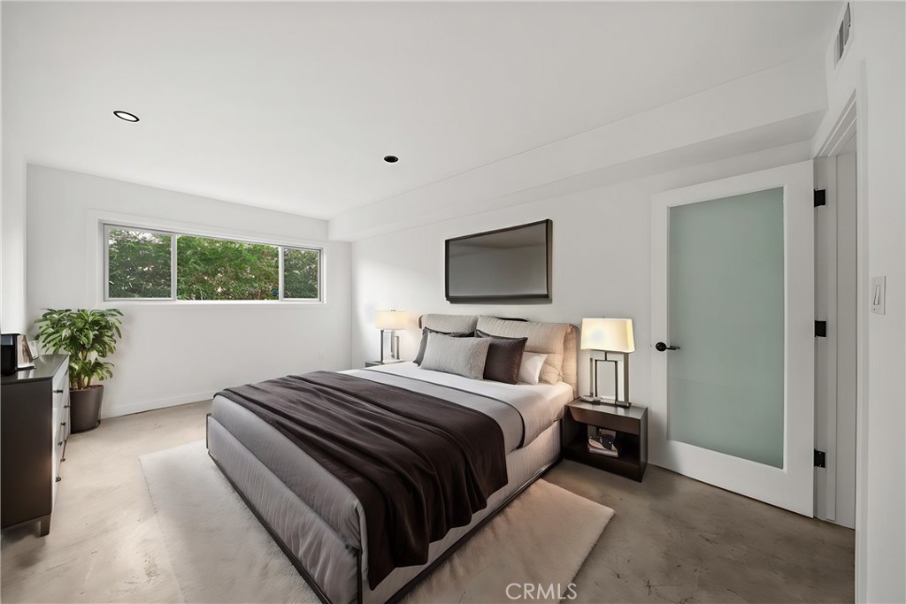 1045 N Kings Road 104