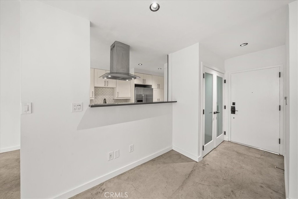 1045 N Kings Road 104