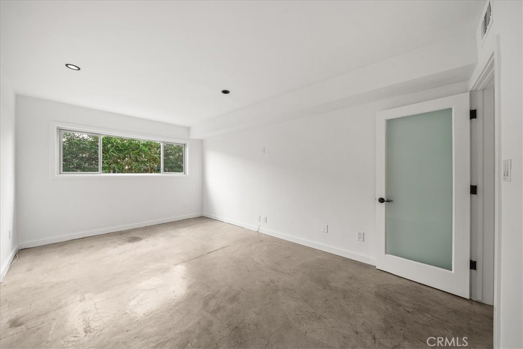 1045 N Kings Road 104