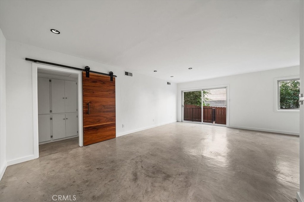 1045 N Kings Road 104