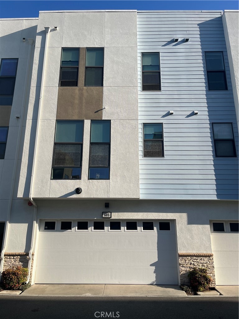 685 W 17th