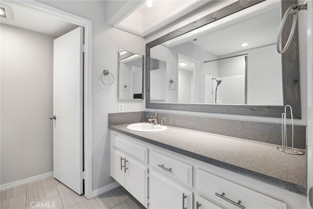 810 Baker 210