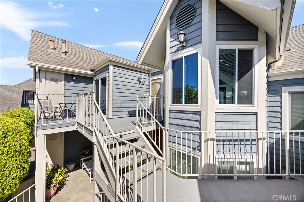 810 Baker 210