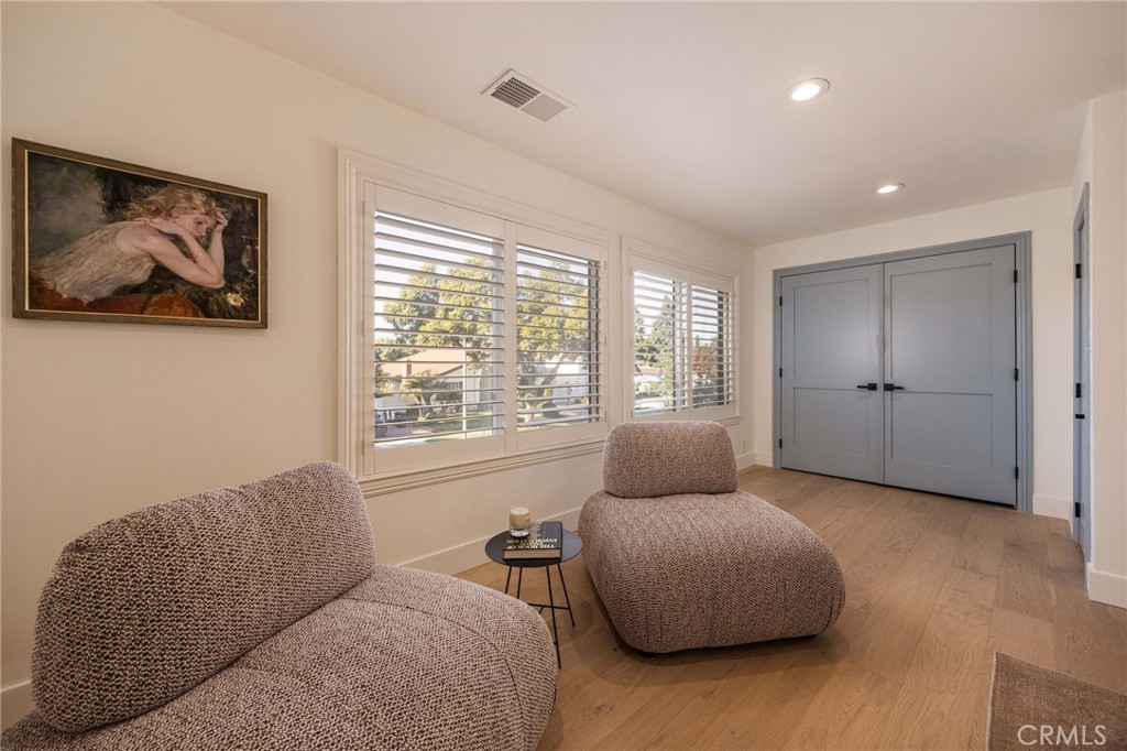 1096 Tulare