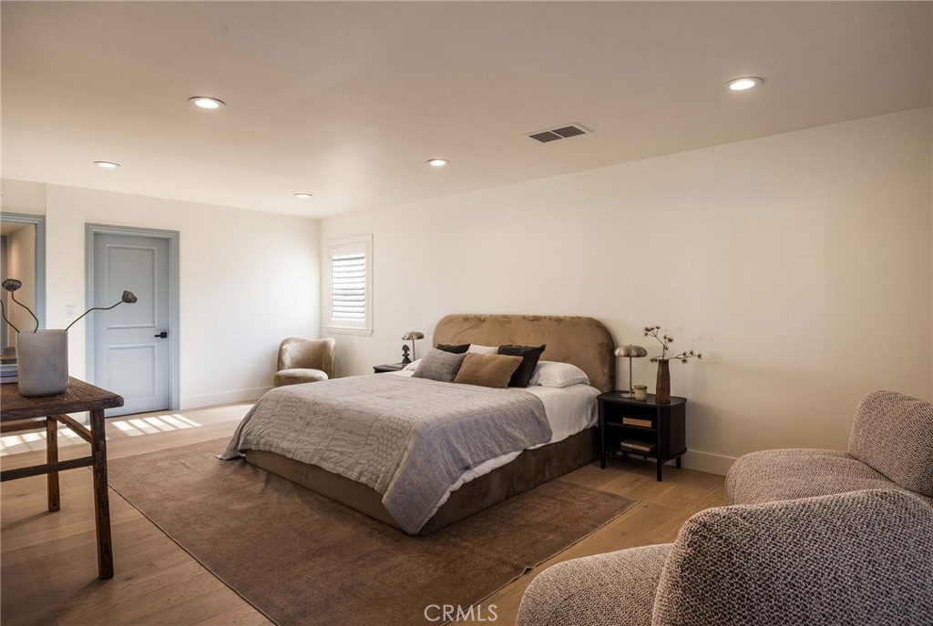 1096 Tulare