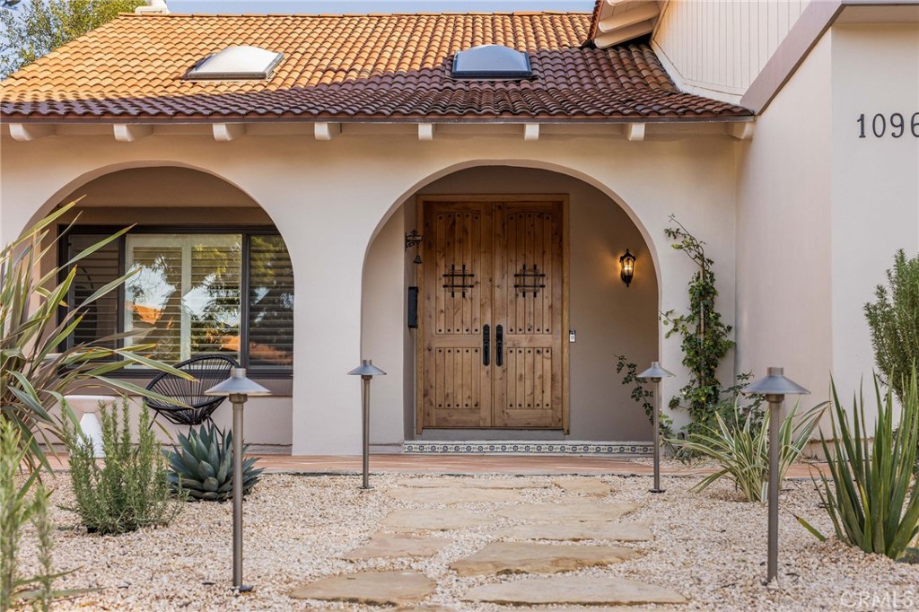 1096 Tulare