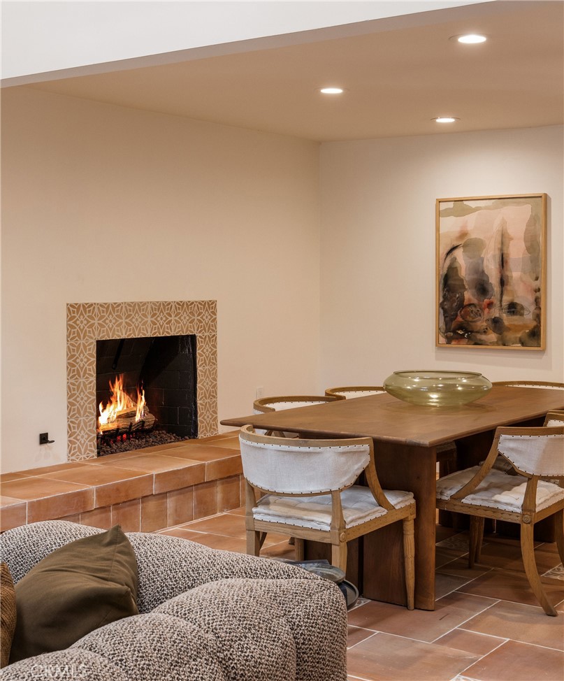 1096 Tulare