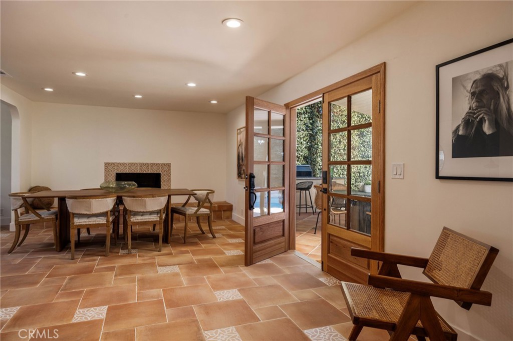 1096 Tulare