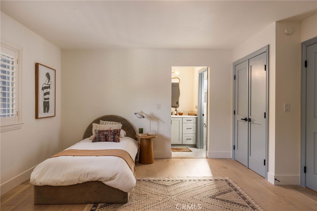 1096 Tulare