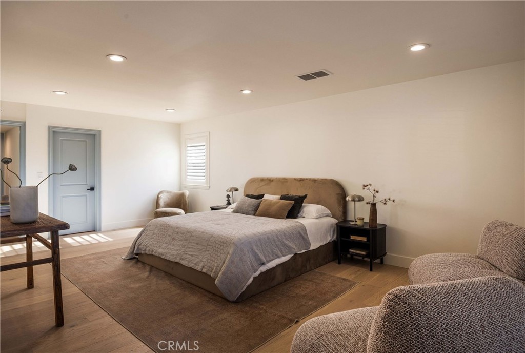 1096 Tulare