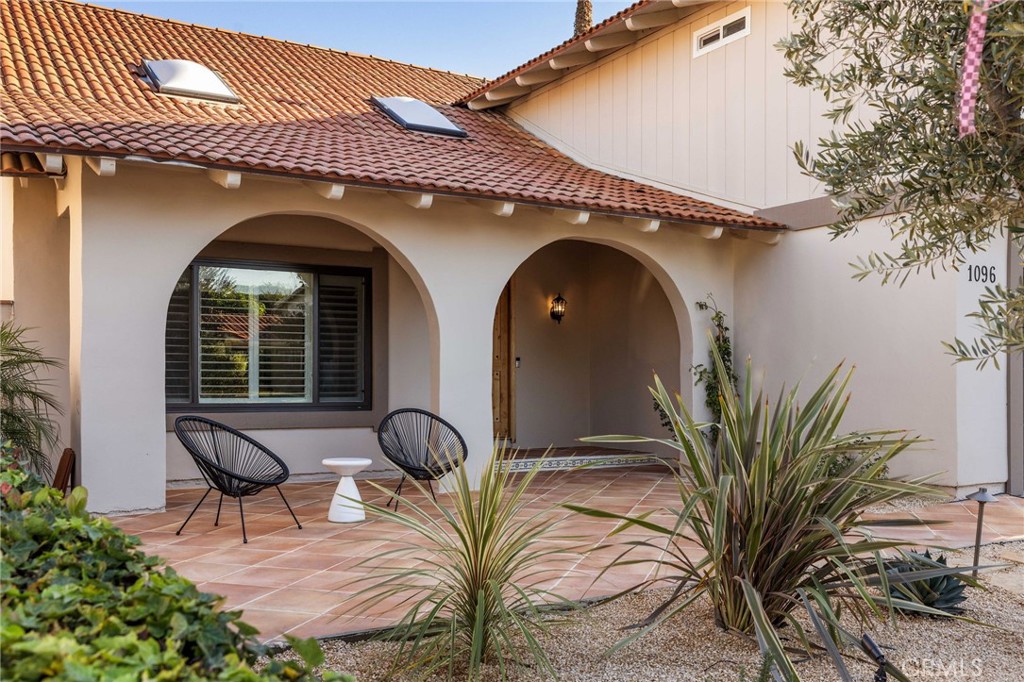 1096 Tulare