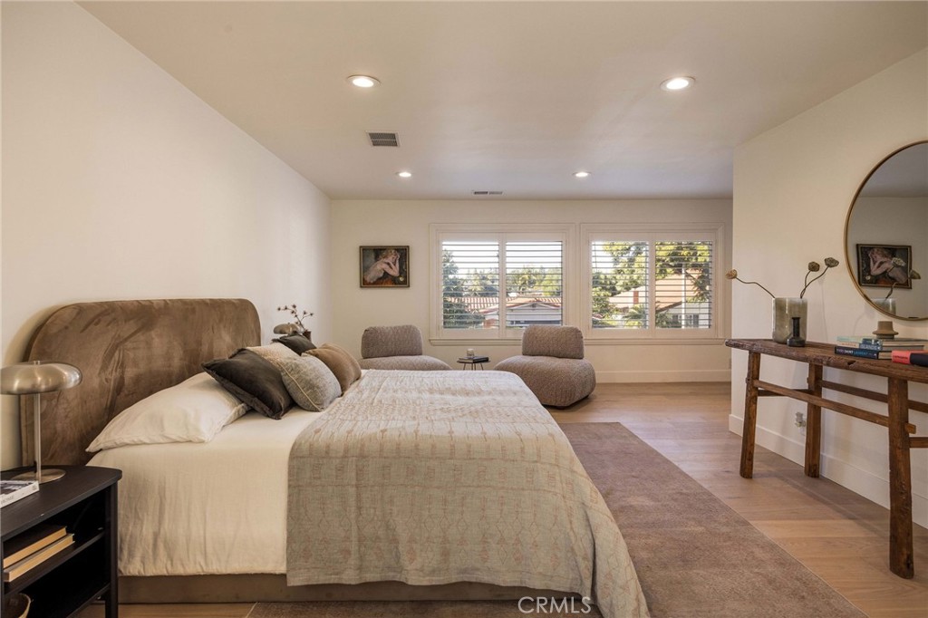 1096 Tulare