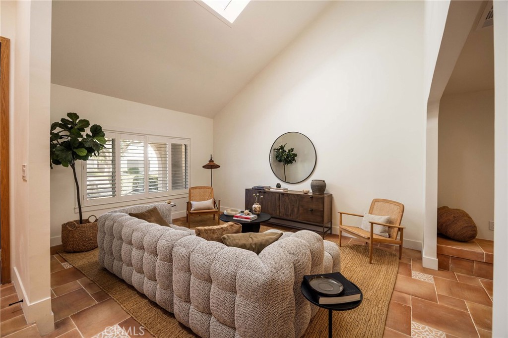 1096 Tulare