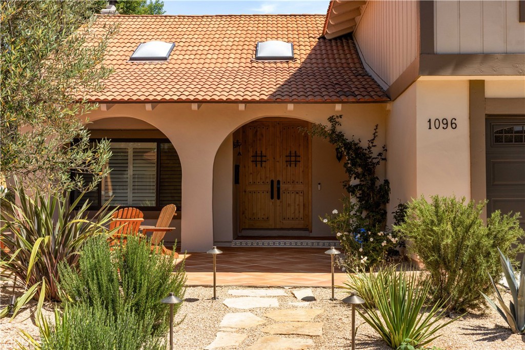 1096 Tulare