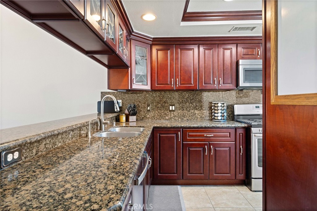 810 Baker 210