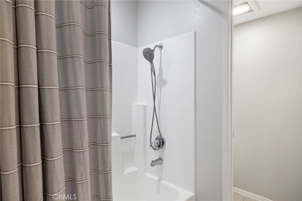 810 Baker 210