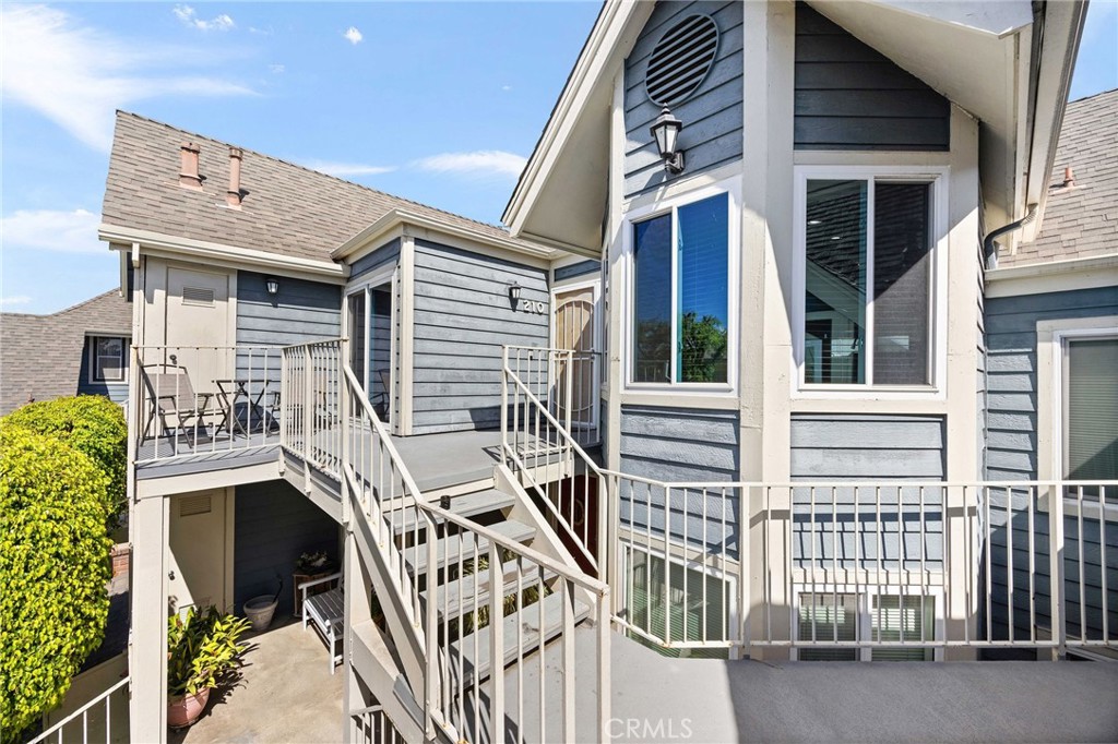 810 Baker 210