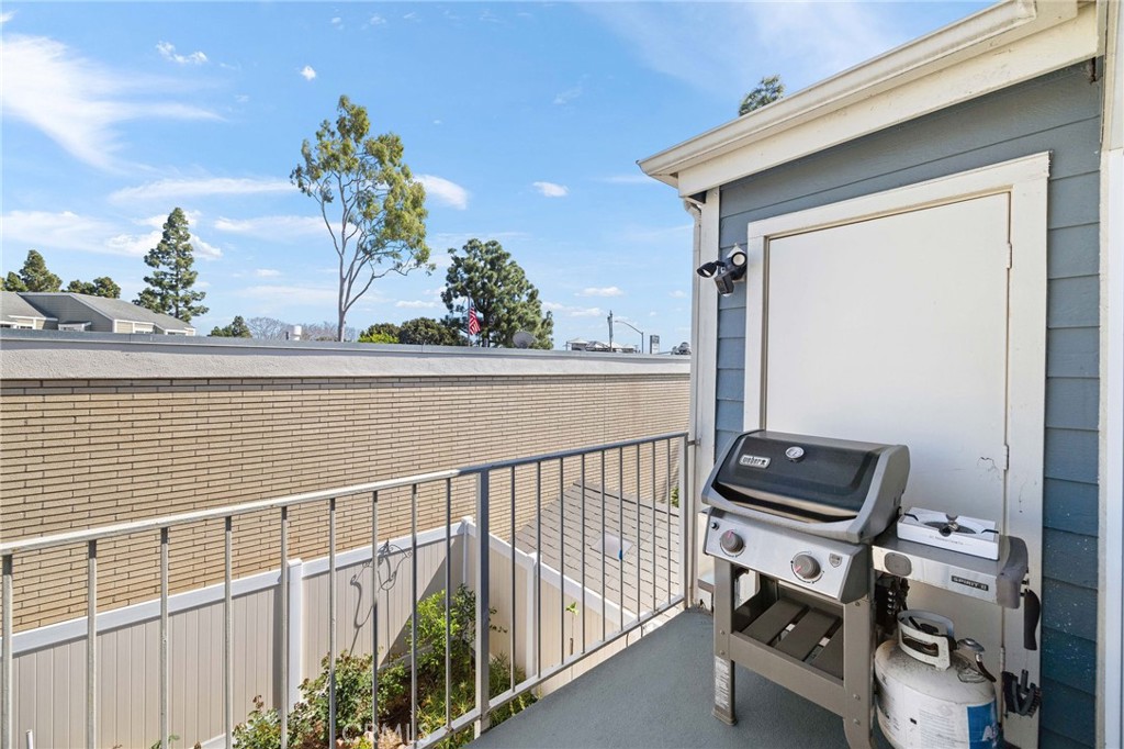 810 Baker 210