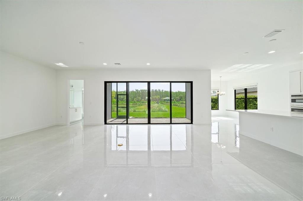 20151 Camellia Crosse LN