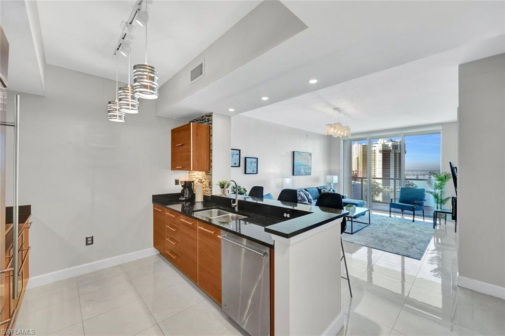 3000 Oasis Grand BLVD # 1106