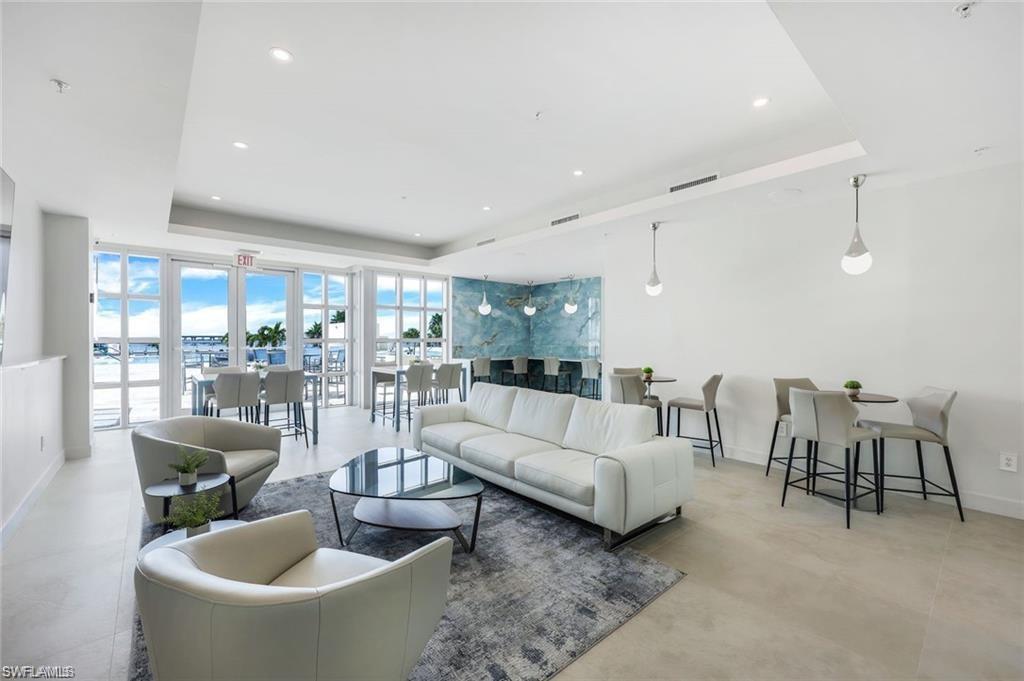 3000 Oasis Grand BLVD # 1106