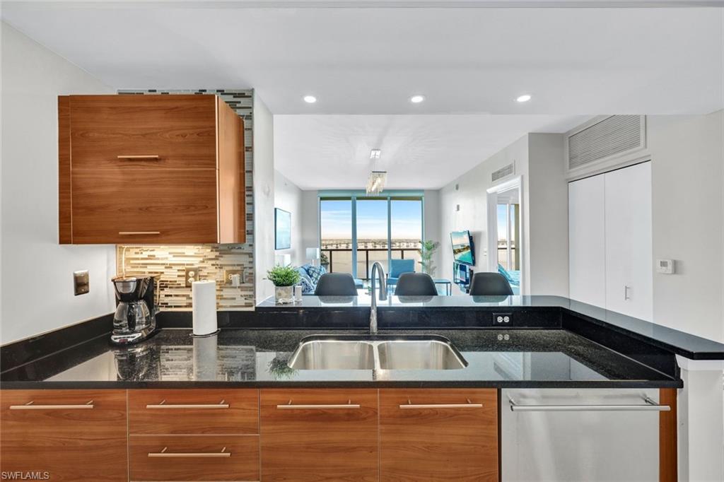 3000 Oasis Grand BLVD # 1106