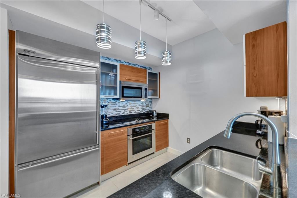 3000 Oasis Grand BLVD # 1106
