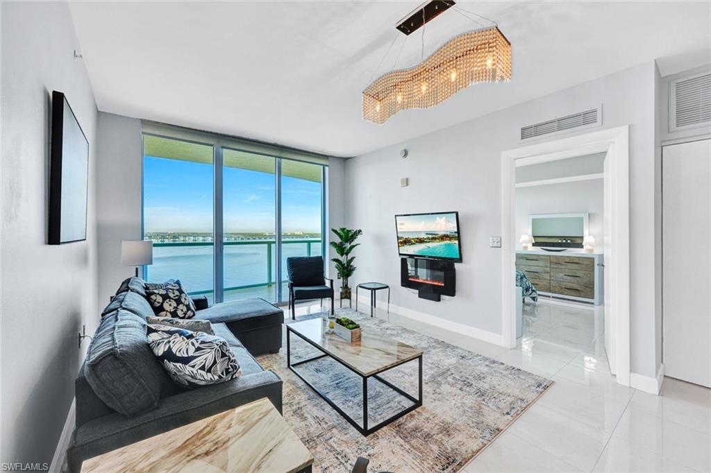 3000 Oasis Grand BLVD # 1106